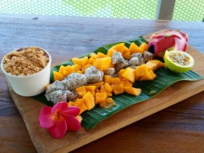 Desert: Home-made crumble, and its fruit salad